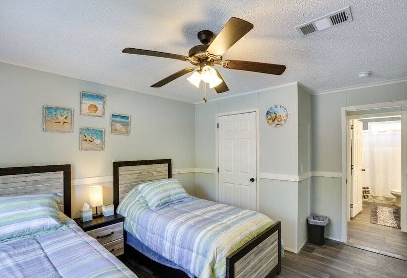 Charming Perry Home ~ 2 Mi To The Gulf!