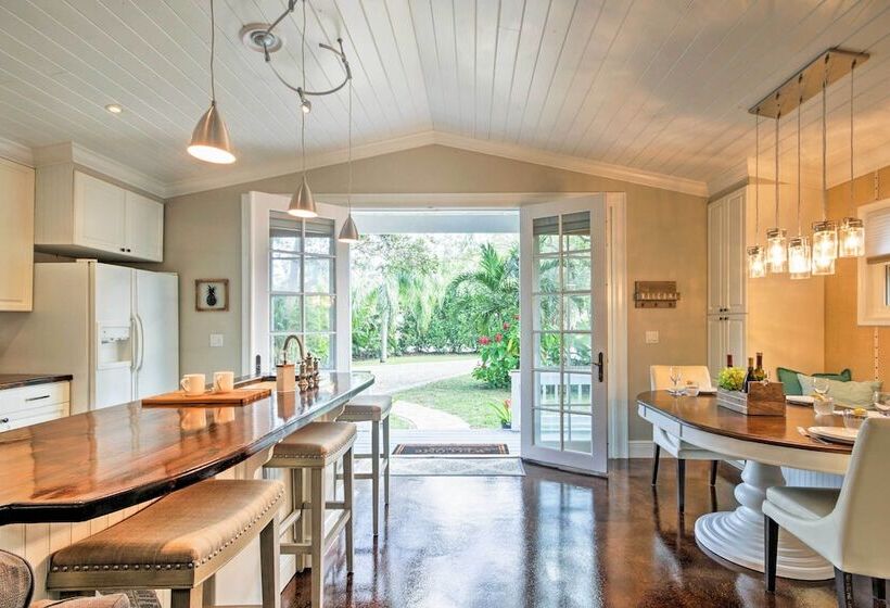 Chic Sarasota Cottage: Near Beaches & Downtown!