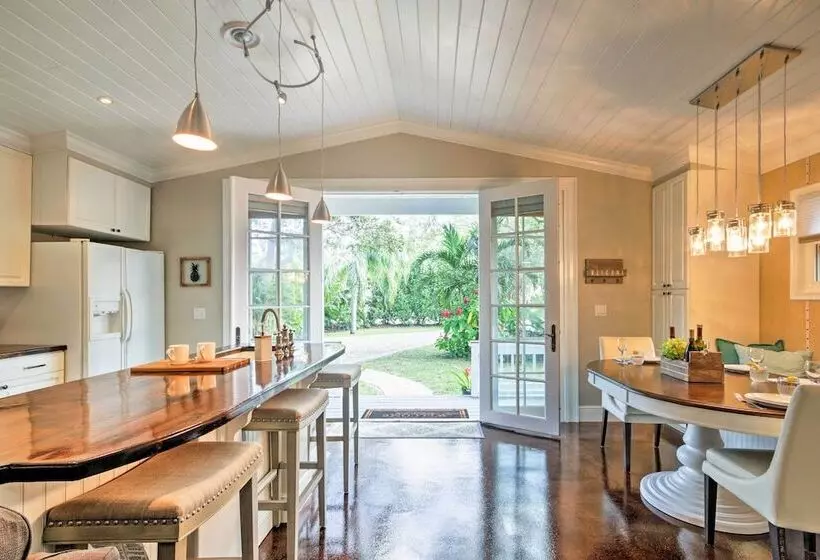 Chic Sarasota Cottage: Near Beaches & Downtown!