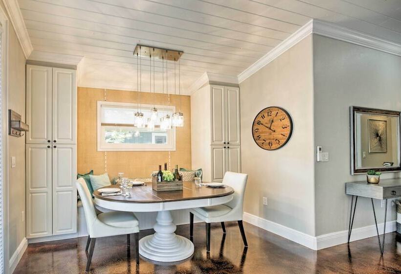 Chic Sarasota Cottage: Near Beaches & Downtown!