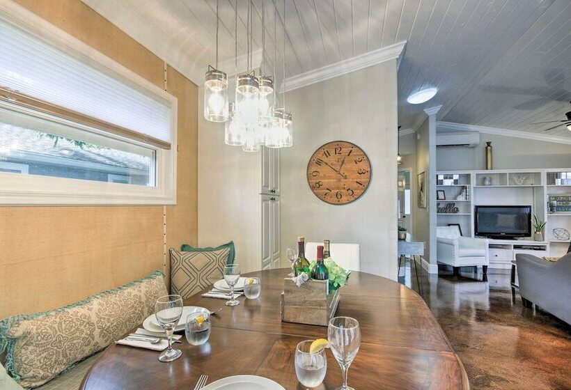 Chic Sarasota Cottage: Near Beaches & Downtown!