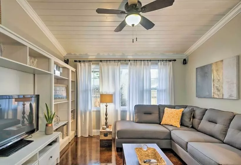 Chic Sarasota Cottage: Near Beaches & Downtown!