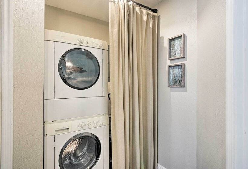 Chic Sarasota Cottage: Near Beaches & Downtown!