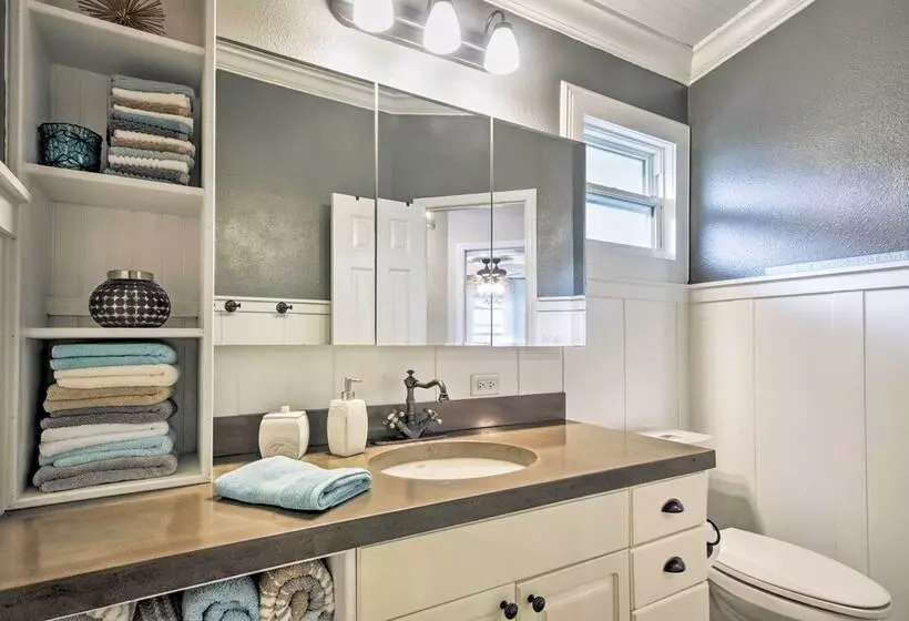 Chic Sarasota Cottage: Near Beaches & Downtown!