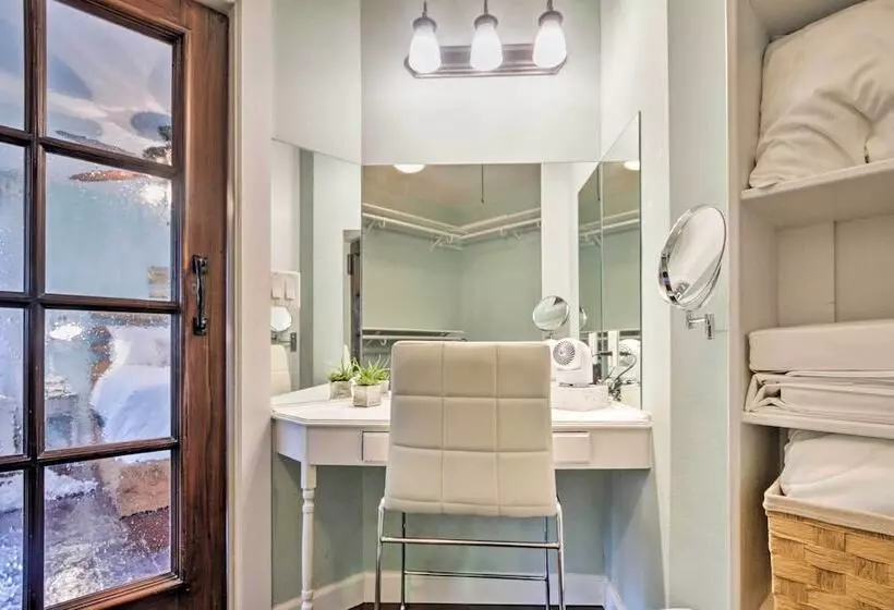 Chic Sarasota Cottage: Near Beaches & Downtown!