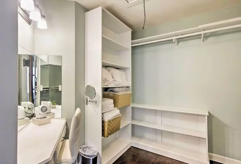 Chic Sarasota Cottage: Near Beaches & Downtown!