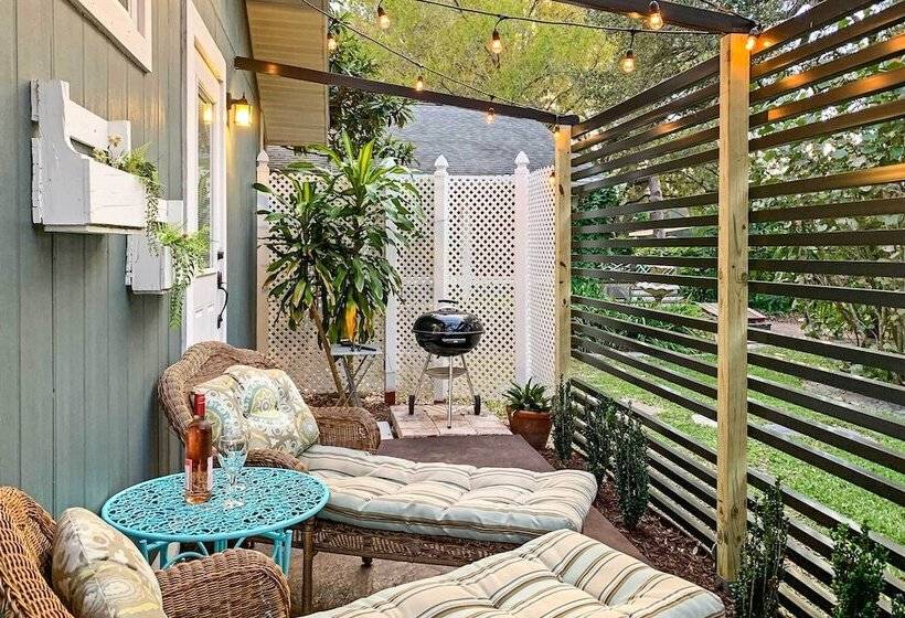 Chic Sarasota Cottage: Near Beaches & Downtown!