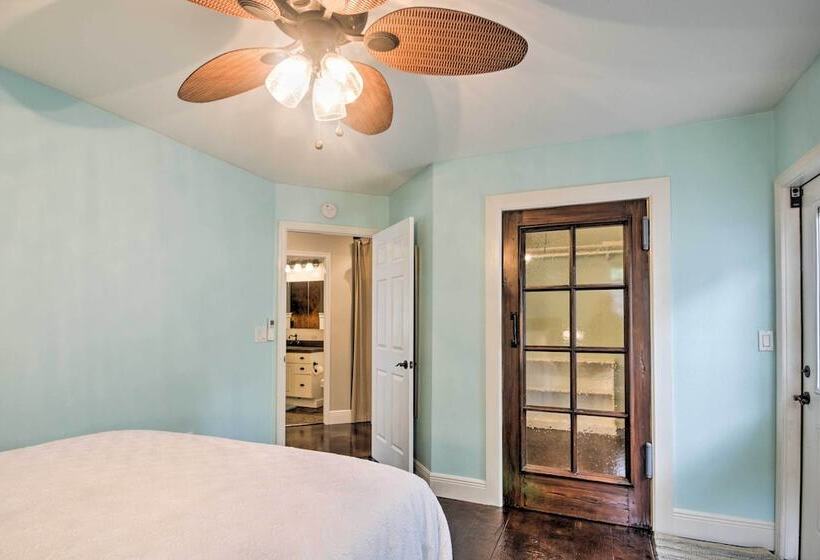 Chic Sarasota Cottage: Near Beaches & Downtown!