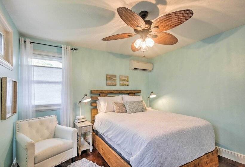 Chic Sarasota Cottage: Near Beaches & Downtown!