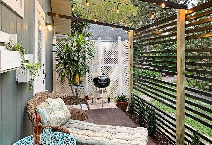 Chic Sarasota Cottage: Near Beaches & Downtown!