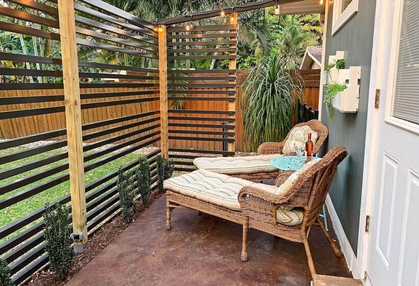 Chic Sarasota Cottage: Near Beaches & Downtown!