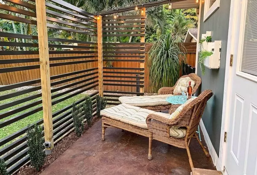 Chic Sarasota Cottage: Near Beaches & Downtown!