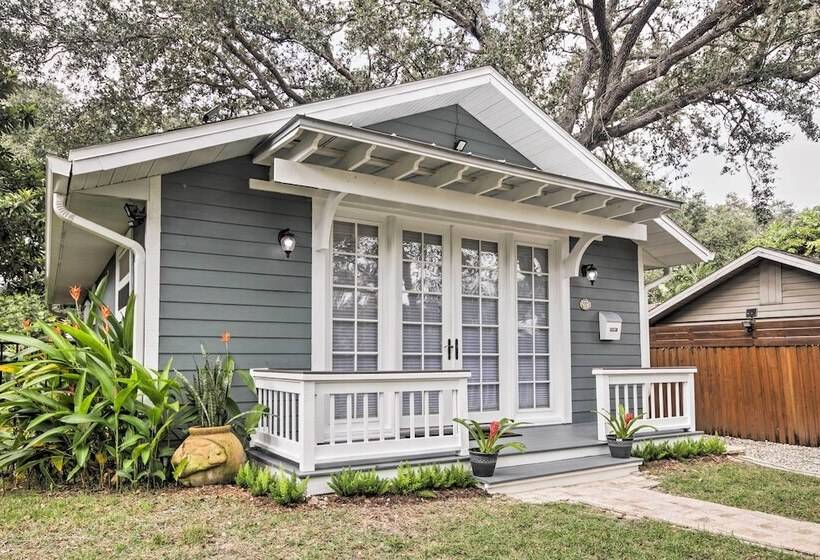 Chic Sarasota Cottage: Near Beaches & Downtown!