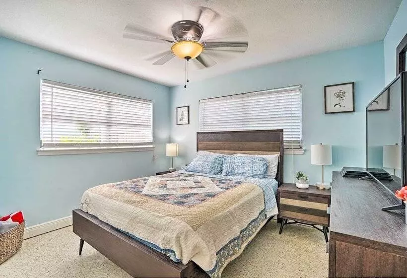 Coastal Bonita Shores Holiday Home Near Beach!