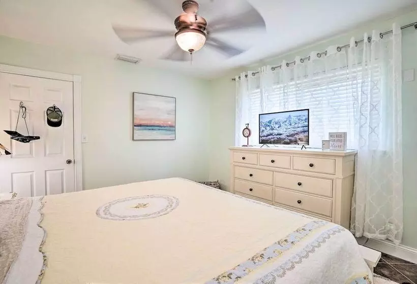 Coastal Bonita Shores Holiday Home Near Beach!