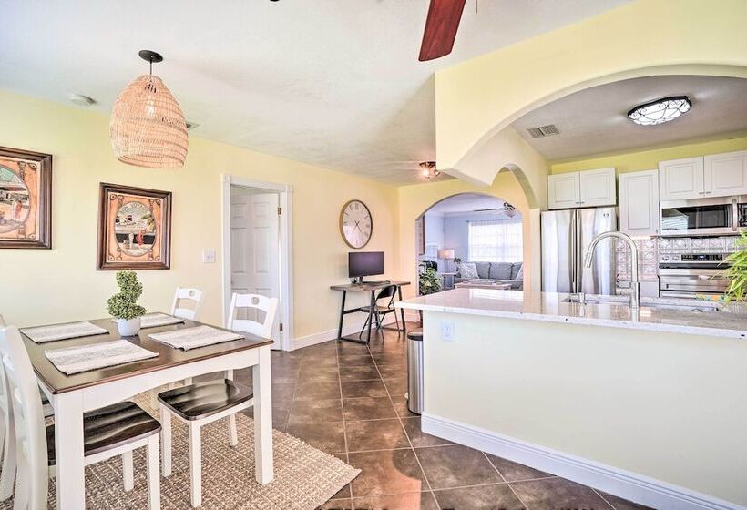 Coastal Bonita Shores Holiday Home Near Beach!