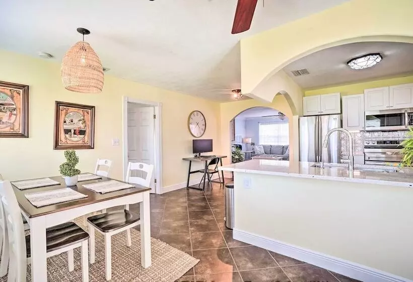 Coastal Bonita Shores Holiday Home Near Beach!