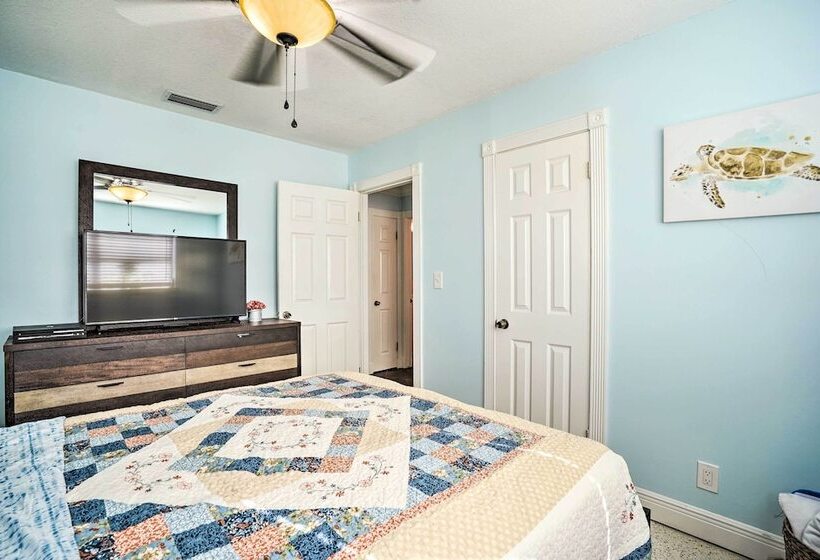 Coastal Bonita Shores Holiday Home Near Beach!