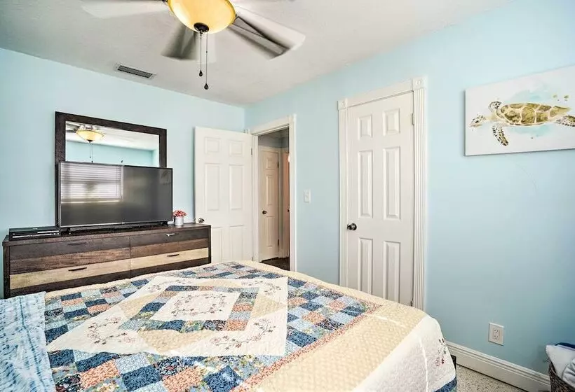 Coastal Bonita Shores Holiday Home Near Beach!