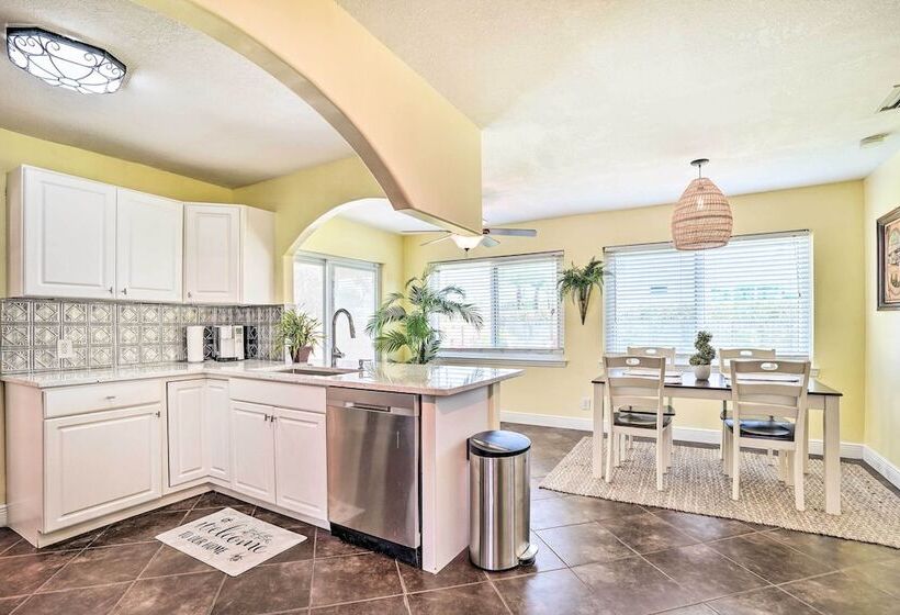 Coastal Bonita Shores Holiday Home Near Beach!