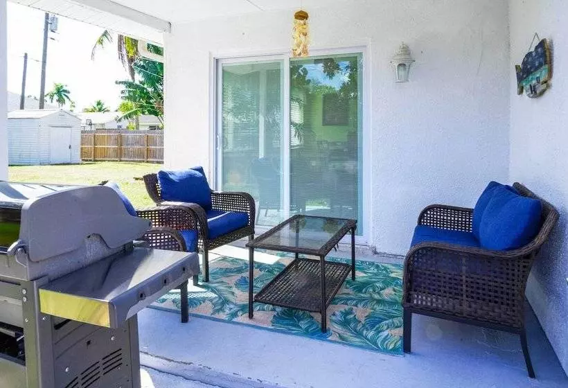 Coastal Bonita Shores Holiday Home Near Beach!