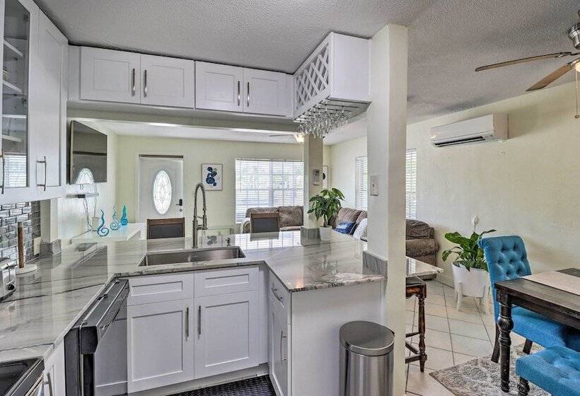 Cozy Key West Beach Cottage: Walk To Beaches!