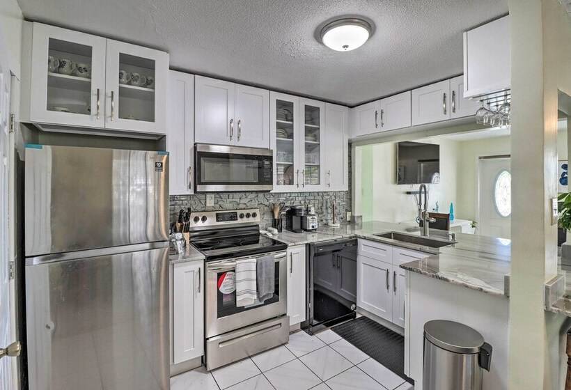 Cozy Key West Beach Cottage: Walk To Beaches!