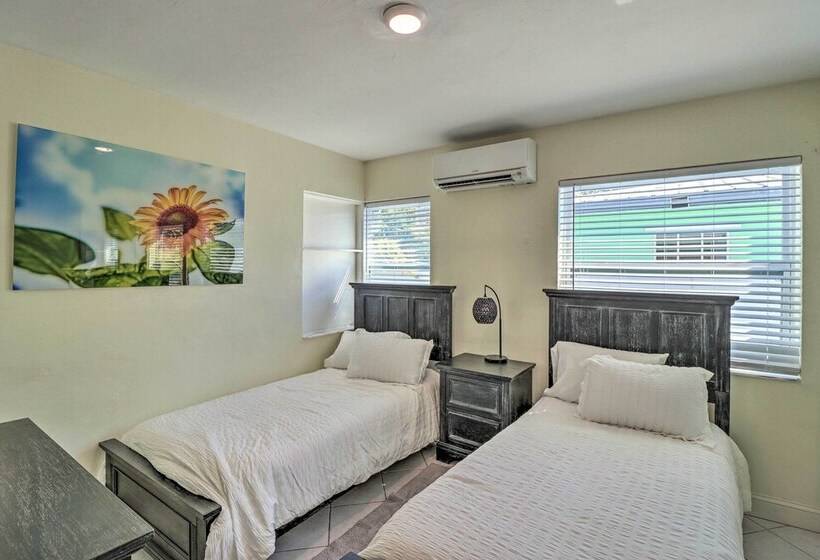 Cozy Key West Beach Cottage: Walk To Beaches!