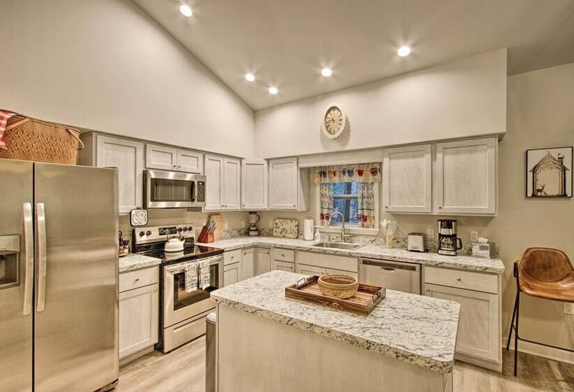 Creekside  Lincoln Lodge  In The Pocono Mtns!