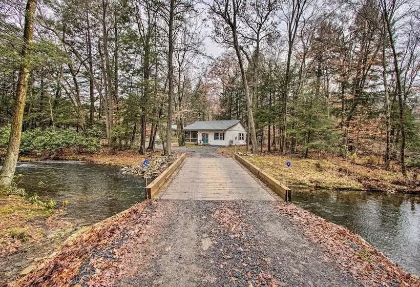 Creekside  Lincoln Lodge  In The Pocono Mtns!