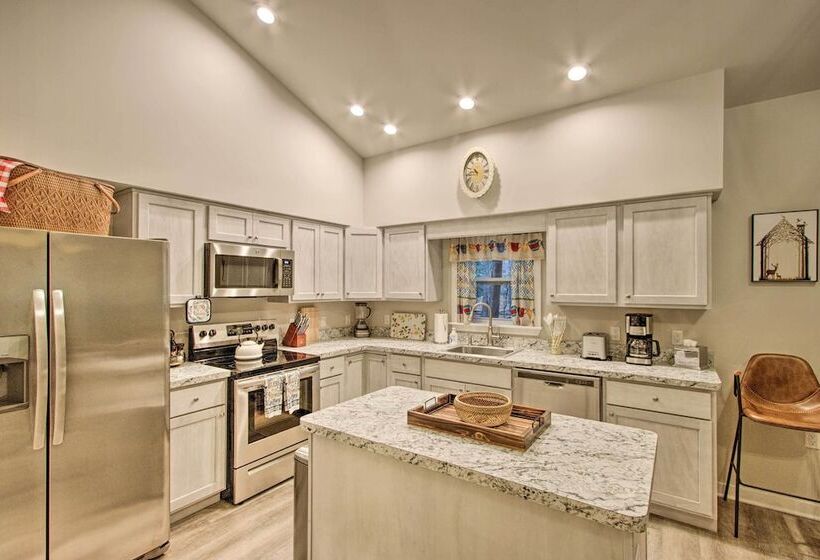 Creekside  Lincoln Lodge  In The Pocono Mtns!