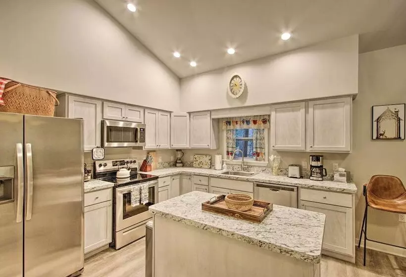 Creekside  Lincoln Lodge  In The Pocono Mtns!