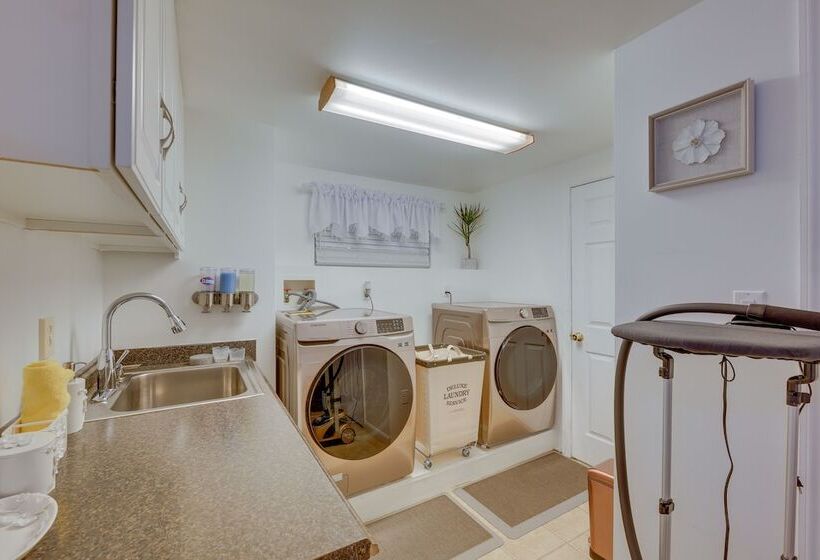 Dreams Of Paradise Luxury Home W/ Pool!