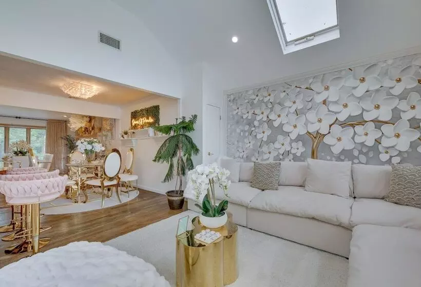 Dreams Of Paradise  Luxury Home W/ Pool!