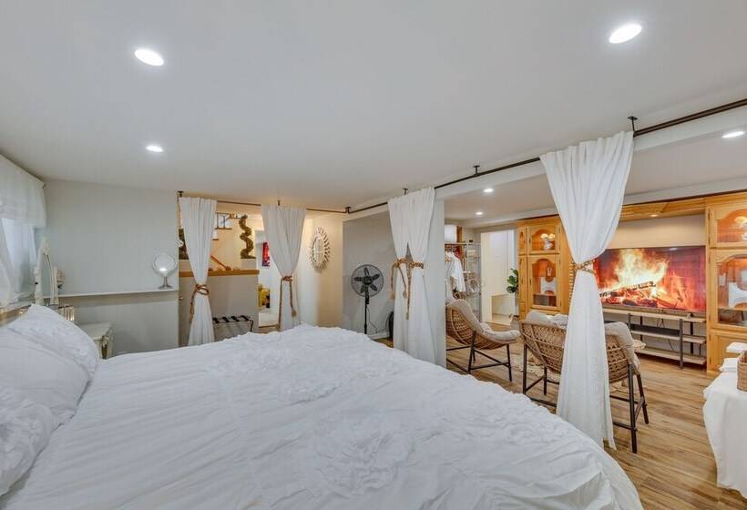 Dreams Of Paradise Luxury Home W/ Pool!