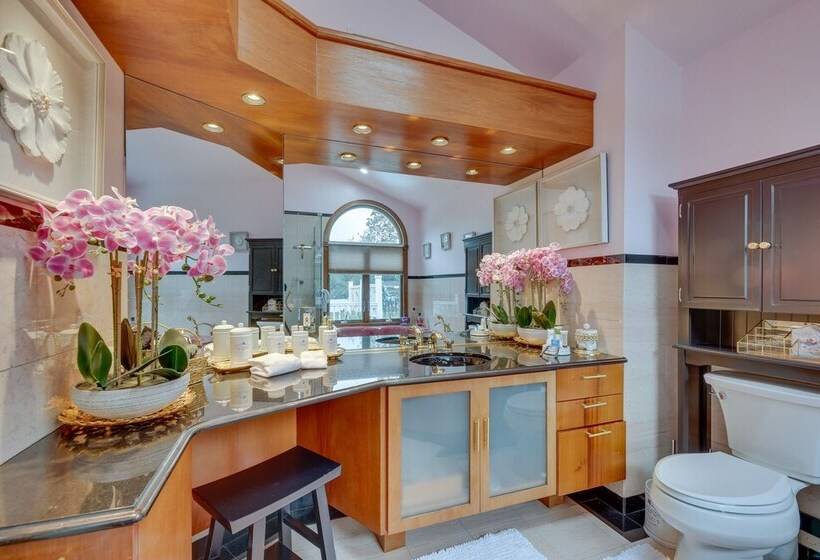 Dreams Of Paradise Luxury Home W/ Pool!