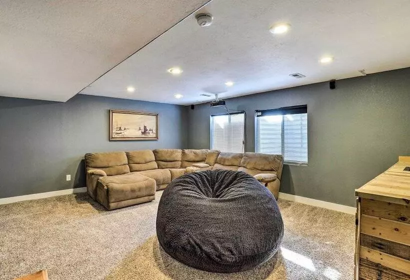 Family Friendly Home W/ Theater, 24 Mi To Slc