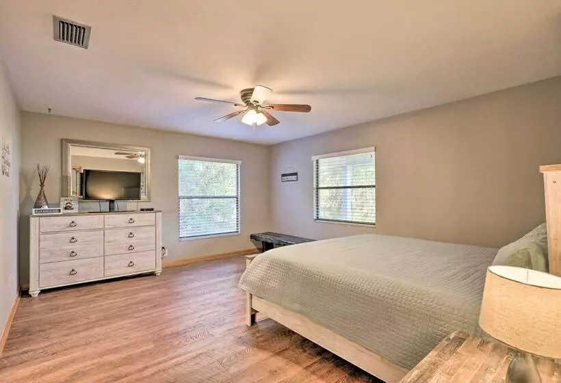 Gorgeous Waldo Home W/ Dock On Santa Fe Lake!