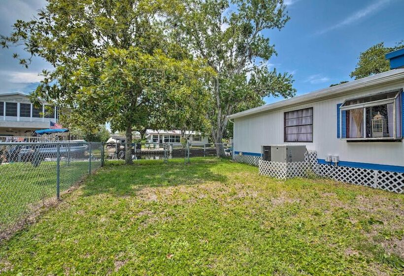 Homosassa Retreat W/ Sunroom & Canal Views!