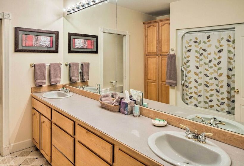 Ketchikan Home: Bay Views, 1/2 Mi To Hiking Trails