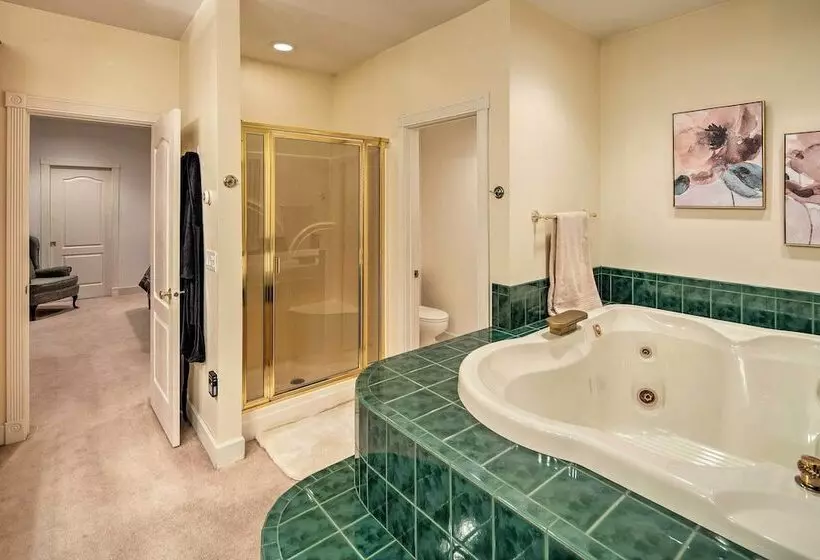 Ketchikan Home: Bay Views, 1/2 Mi To Hiking Trails