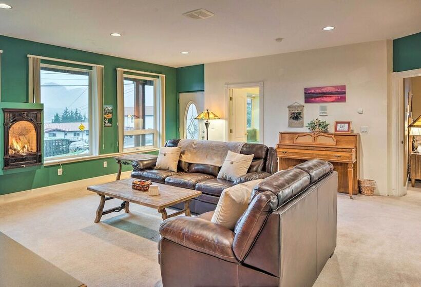 Ketchikan Home: Bay Views, 1/2 Mi To Hiking Trails