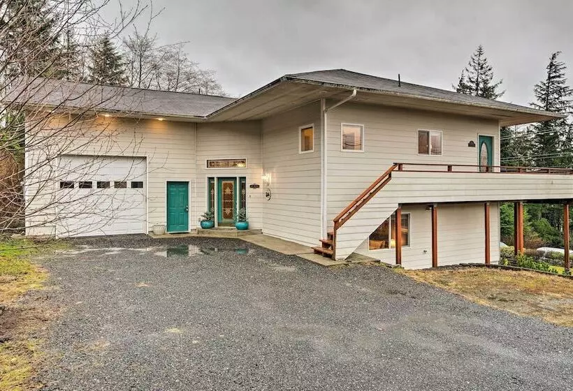 Ketchikan Home: Bay Views, 1/2 Mi To Hiking Trails