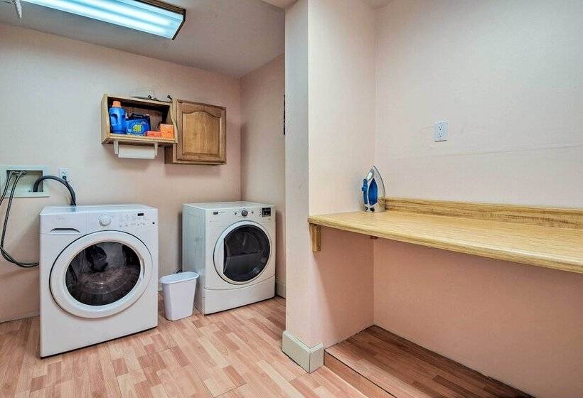 Ketchikan Home: Bay Views, 1/2 Mi To Hiking Trails