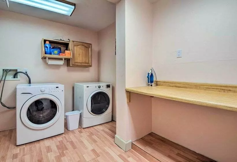 Ketchikan Home: Bay Views, 1/2 Mi To Hiking Trails