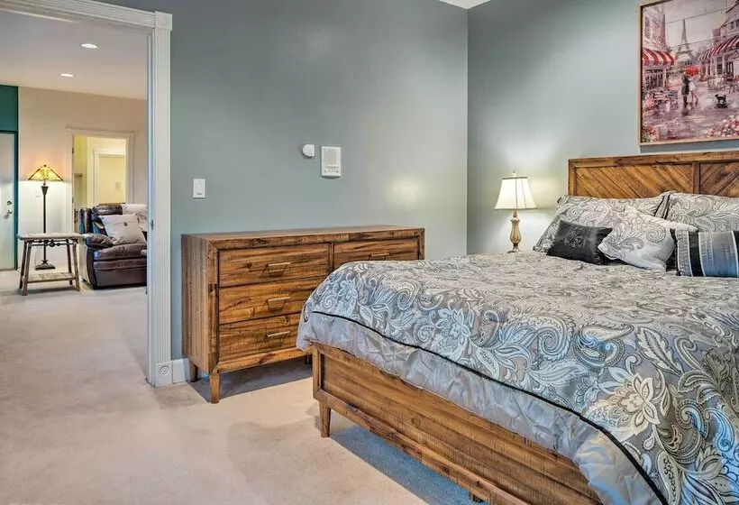 Ketchikan Home: Bay Views, 1/2 Mi To Hiking Trails