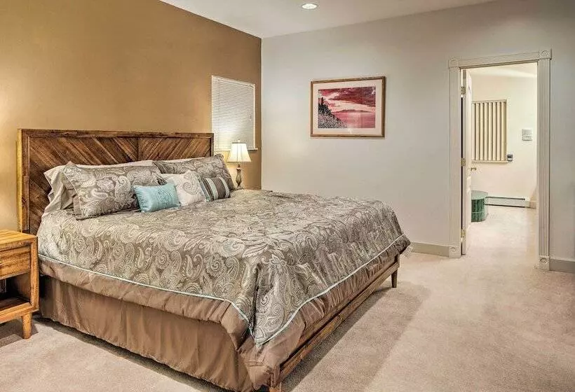 Ketchikan Home: Bay Views, 1/2 Mi To Hiking Trails