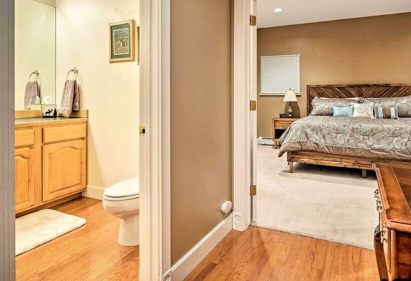 Ketchikan Home: Bay Views, 1/2 Mi To Hiking Trails