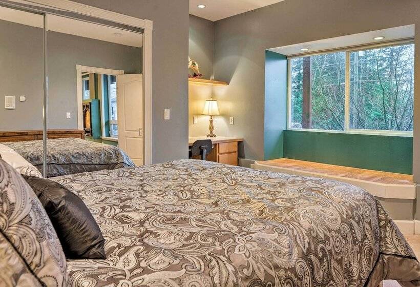 Ketchikan Home: Bay Views, 1/2 Mi To Hiking Trails