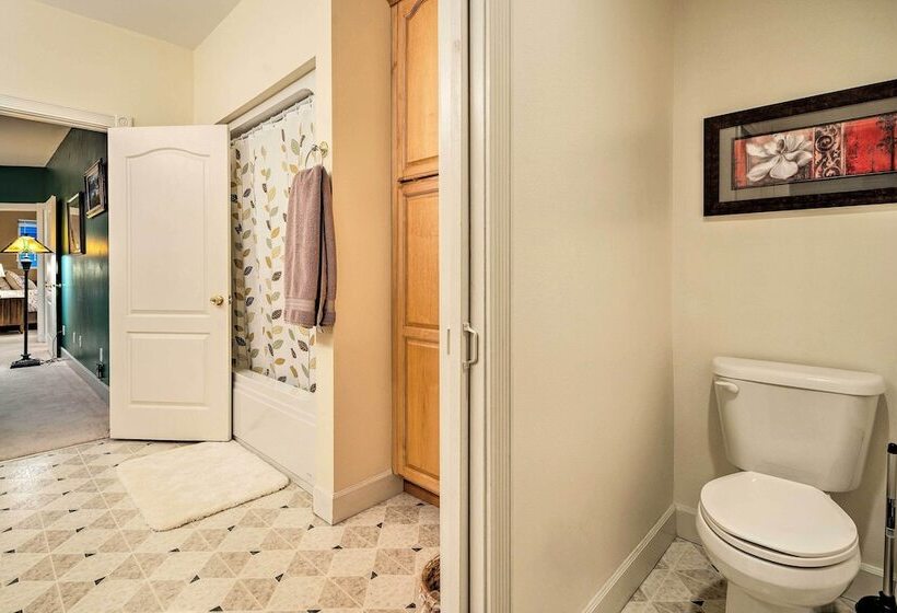 Ketchikan Home: Bay Views, 1/2 Mi To Hiking Trails